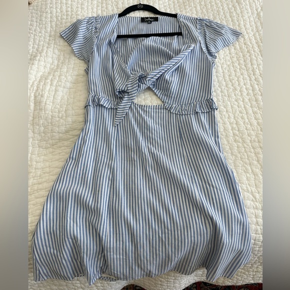 Dress - Picture 2 of 4